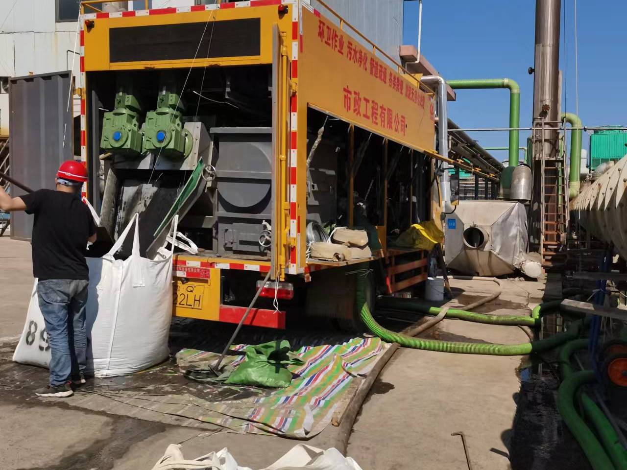 费县淤泥压干处理