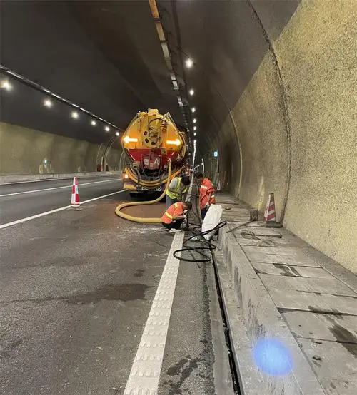 费县隧道排水渠清淤